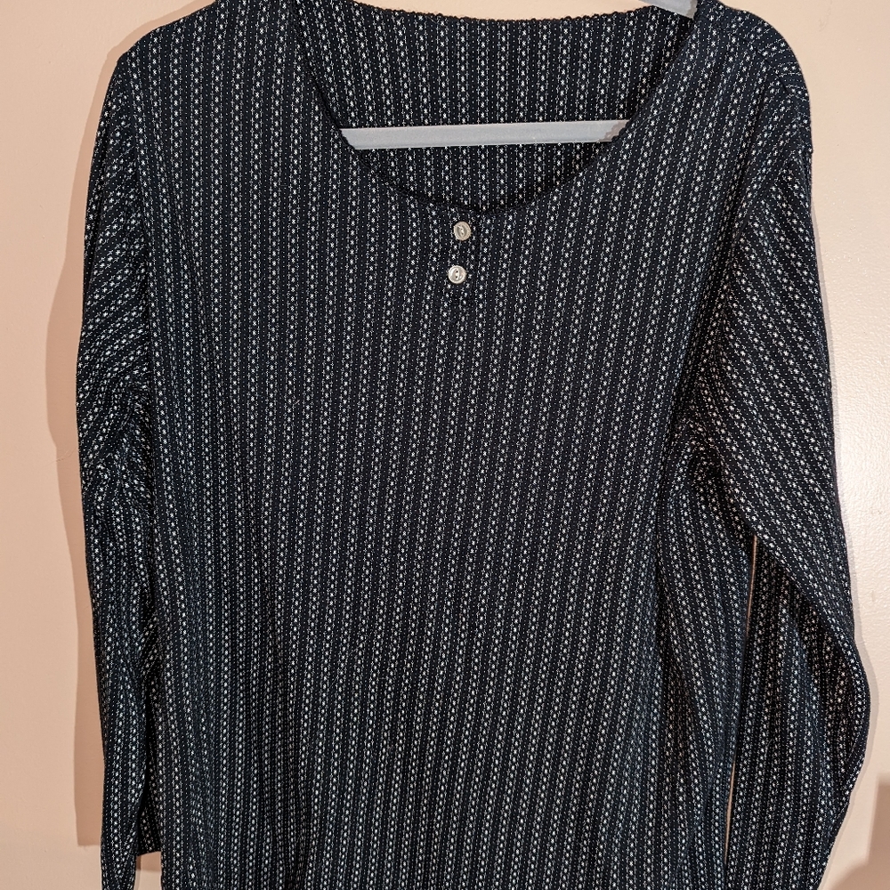 Women's XL Black& white top w long sleeve